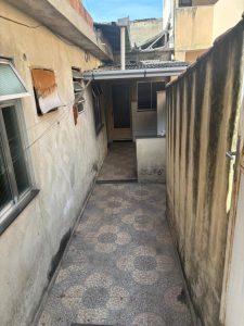 2 casas e 1 quitinete em Jardim Meriti com RGI