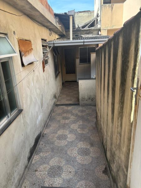 2 casas e 1 quitinete em Jardim Meriti com RGI