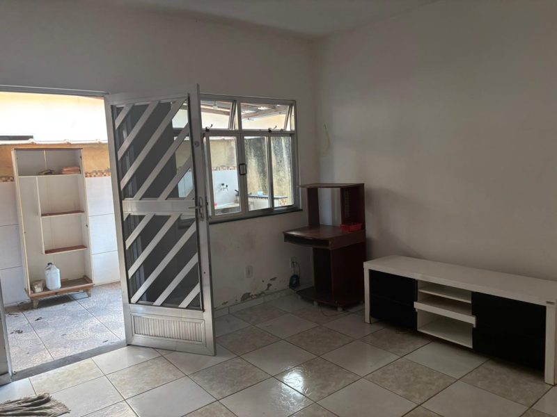 2 casas e 1 quitinete em Jardim Meriti com RGI