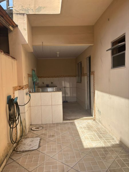 2 casas e 1 quitinete em Jardim Meriti com RGI