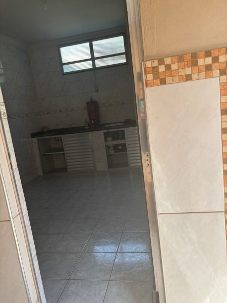 2 casas e 1 quitinete em Jardim Meriti com RGI